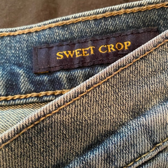 Lucky Brand Sweet Crop Jeans W/ Cuff Embroidery - Picture 3 of 6